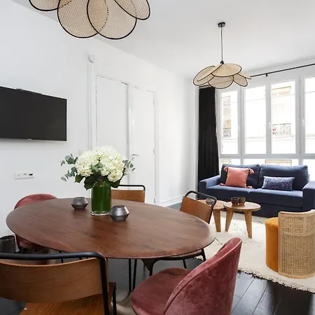 Apartment Habitat Parisien - Ponthieu Champs Elysees *